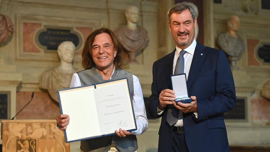 Jürgen Drews bekam Bayerns höchste Auszeichnung von Ministerpräsident Markus Söder überreicht.