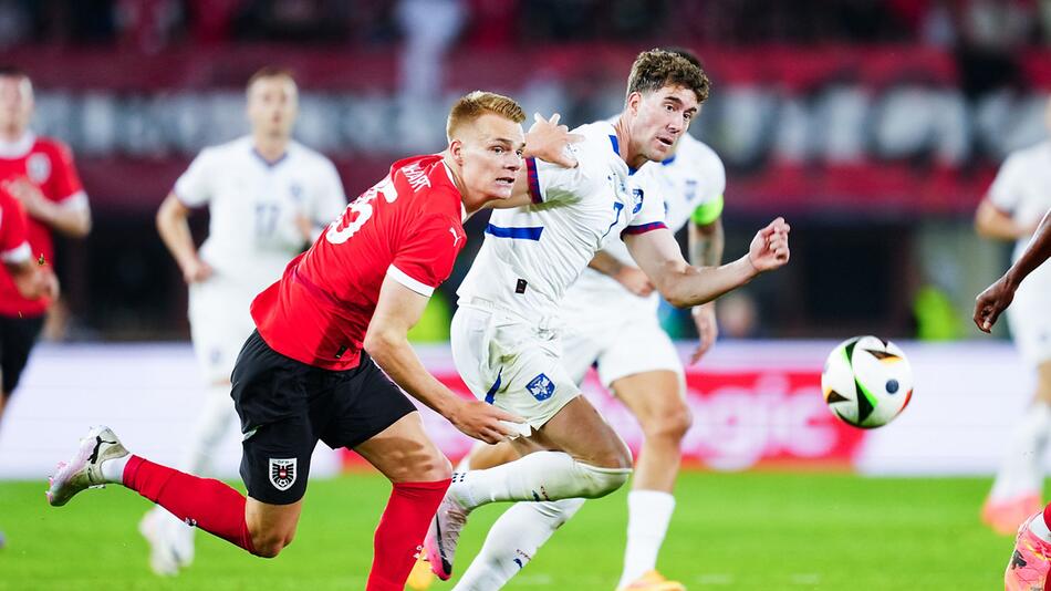 Duellierten einander erst im Juni: Österreichs Philipp Lienhart (l.) und Sebien-Star Dusan Vlahovic