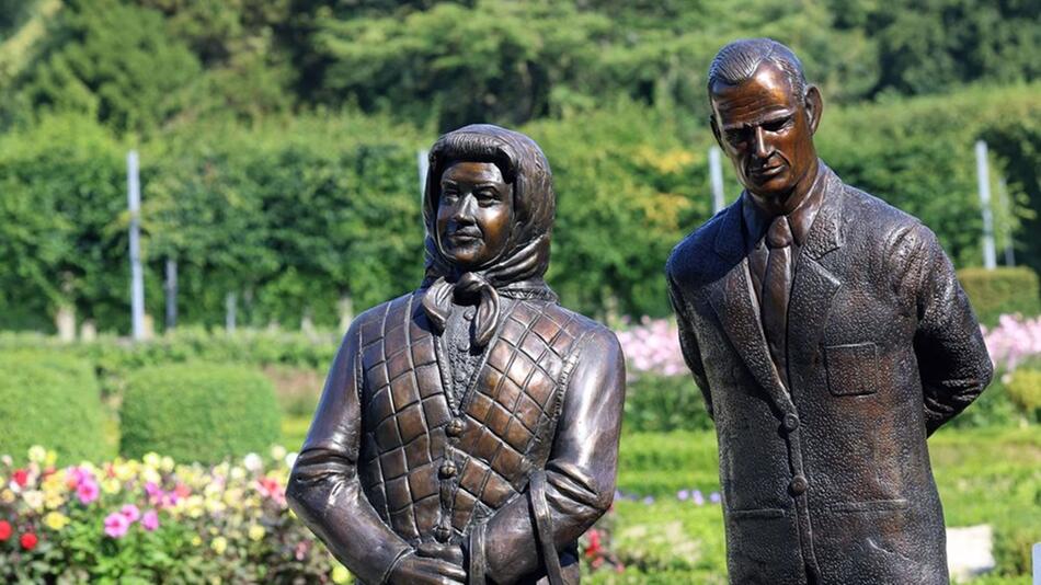 Statue von Queen Elizabeth in Antrim