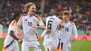 V.l.n.r.: Die U21-Nationalspieler Bright Arrey-Mbi, Nick Woltemade, Eric Martel und Luca Netz.