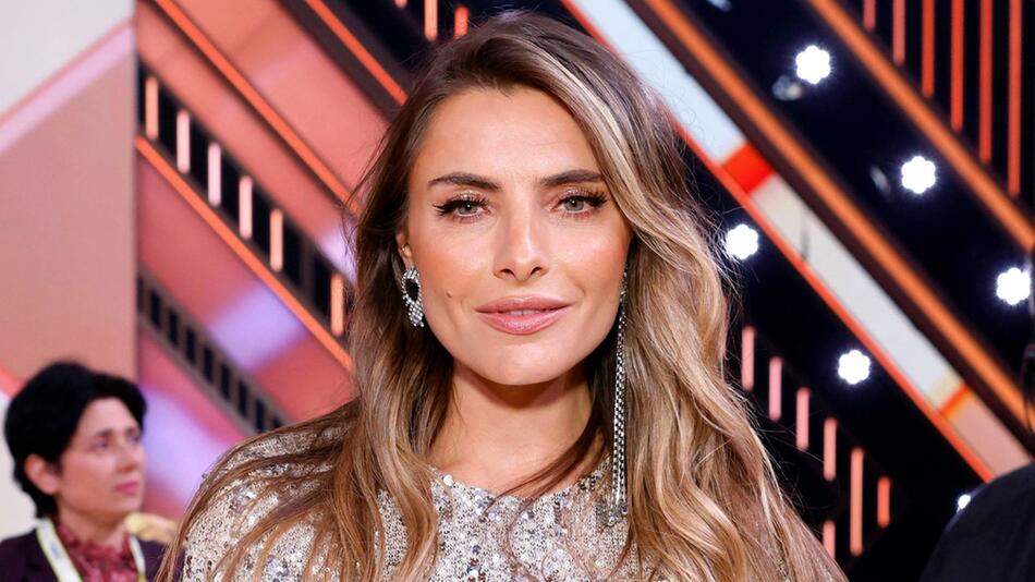 Sophia Thomalla trat zunächst in die Fußstapfen ihrer Mutter, Schauspielerin Simone Thomalla ...