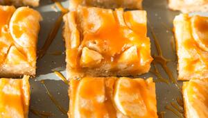 Diese Blondies überzeugen mit einem süßen Karamell-Finish.