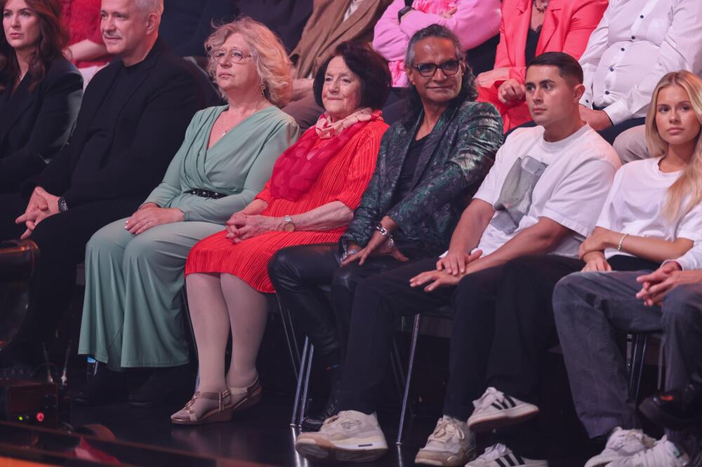Lydia Neubauer, Jose Campos