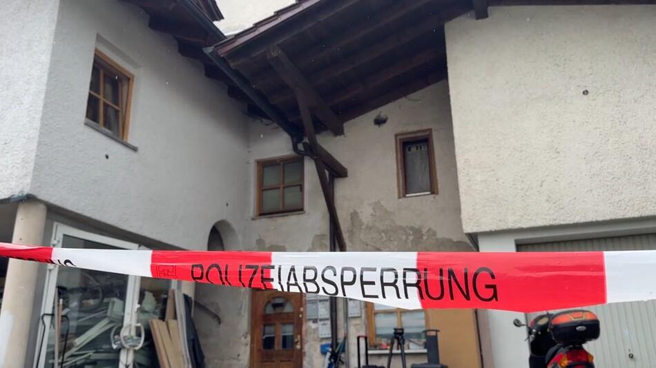 Verdächtiger gesteht Dreifachmord: Polizei findet Leichen in Bayern