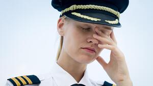 Müde Pilotin
