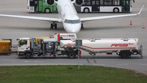 Flugzeugbetankung am Flughafen