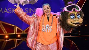 Gibt ihr "The Masked Singer"-Comeback: Ruth Moschner als Snowboard-Äffchen.