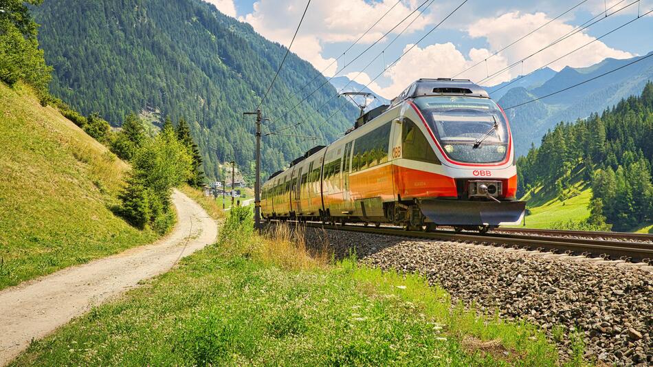 ÖBB Zug Österreich Berge