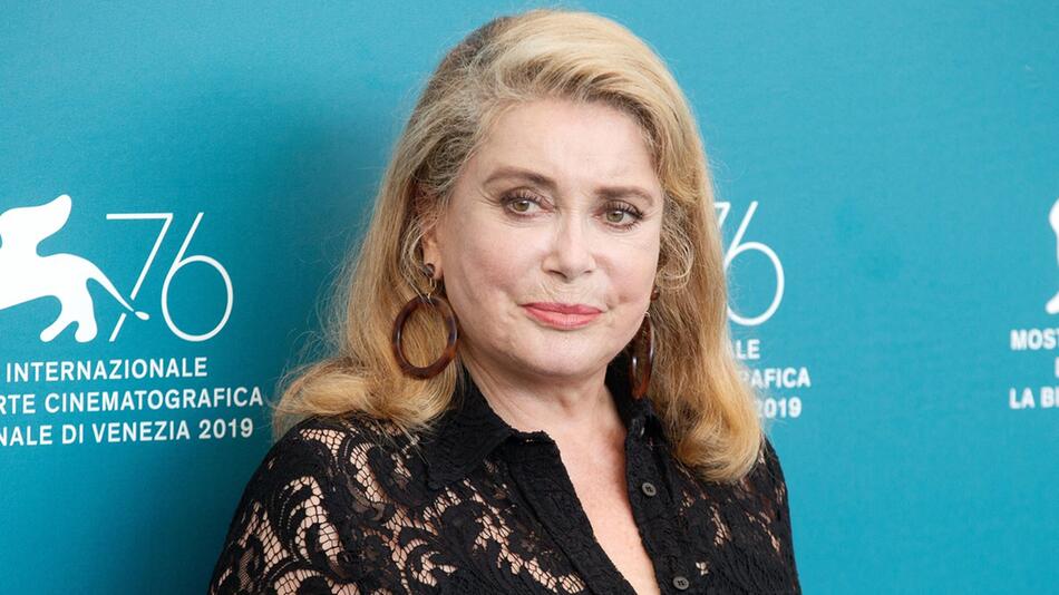 Catherine Deneuve wird in Taormina für ihr Lebenswerk ausgezeichnet.