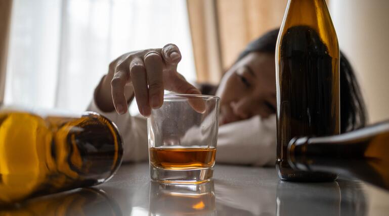 Alkoholsucht, Sucht, Abhängig, Alkoholiker, Stigma, Erkrankung