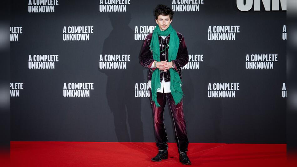 Timothée Chalamet setzte bei einer Filmpremiere auf einen markanten Look.