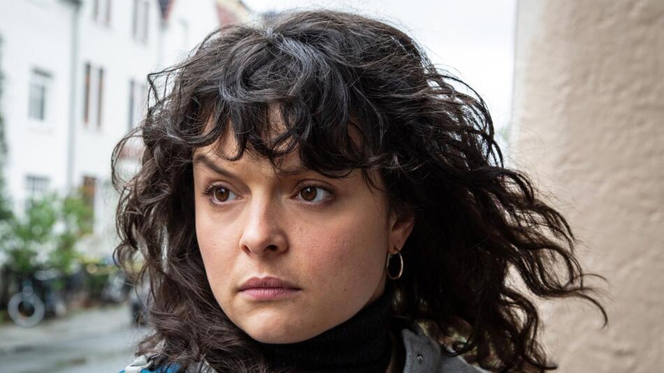 Via Jikeli spielt im "Tatort: Solange du atmest" das Stalking-Opfer Rani Ewers.