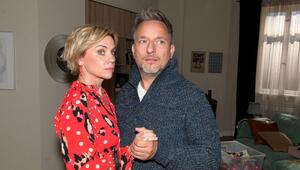 "GZSZ": Die vorweihnachtliche Euphorie von Michael Michi (r.) und Yvonne wird jäh überschattet.