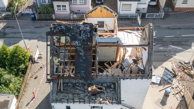 Zerstörungen an Häusern nach einem mutmaßlichen Tornado