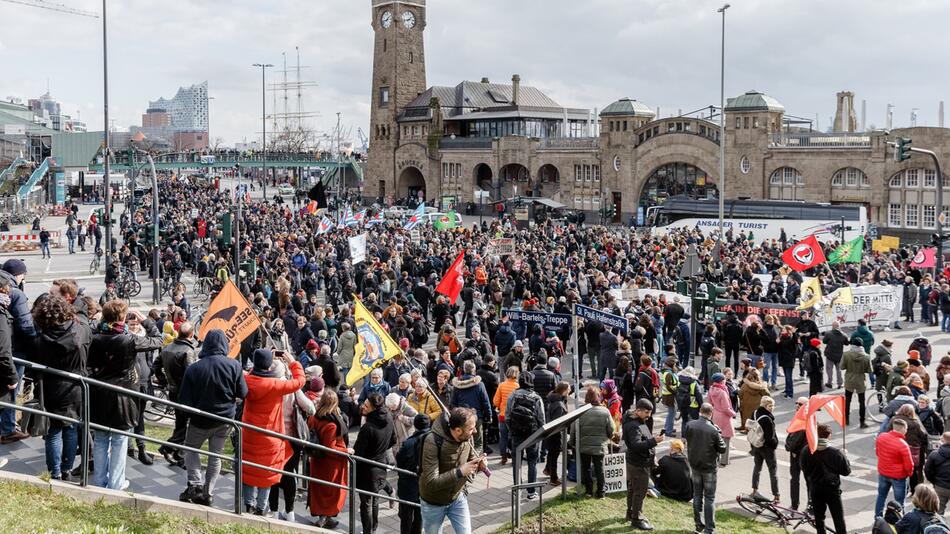 Demonstration in Hamburg für Flüchtlinge an der griechisch-türkischen Grenze