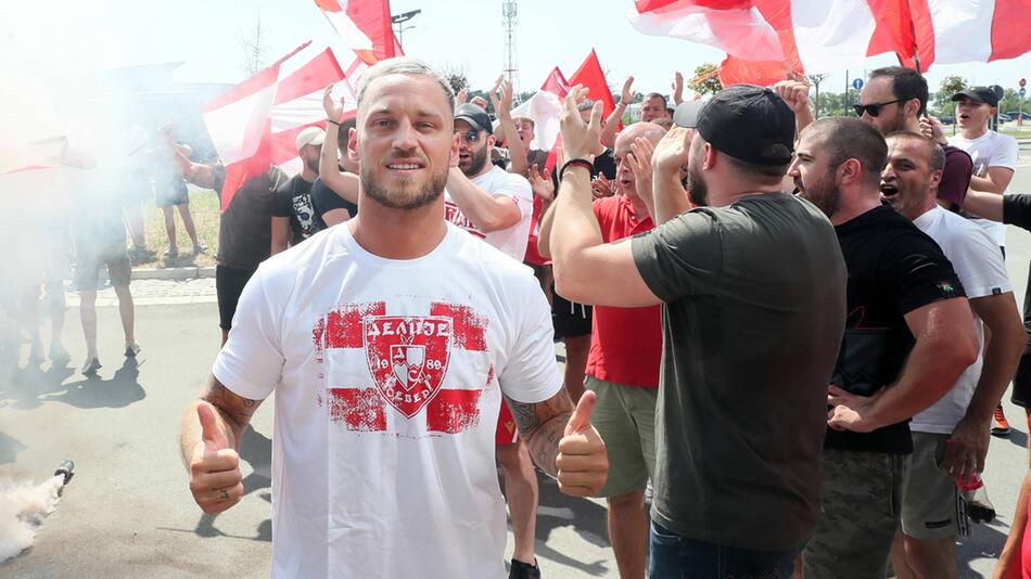 Marko Arnautovic in einem Fan-Shirt von Roter Stern Belgrad