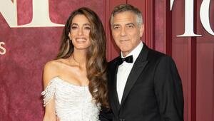 Amal und George Clooney bei der 78. Verleihung der Tony Awards.