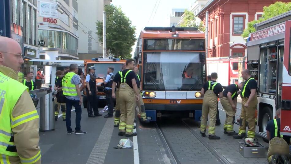 Unfall in Mannheim: Mann von Straßenbahn erfasst