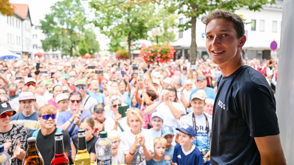 Radsportler Lipowitz in seiner Heimatstadt Laichingen empfangen