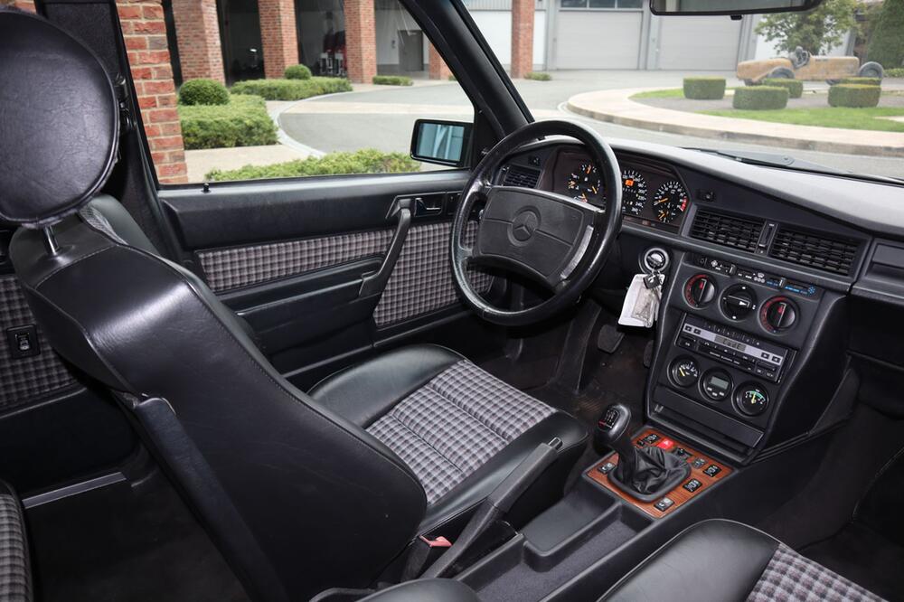 Cockpit im Mercedes 190 E Evo II