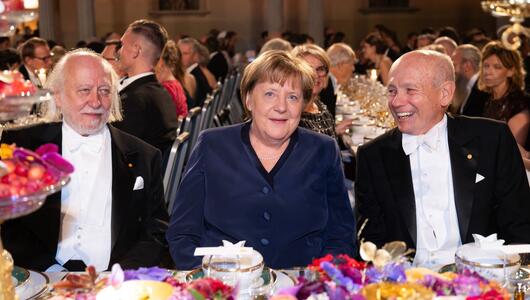 László Krasznahorkai, Angela Merkel und Peter Howitt