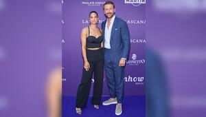 Amira Aly und Christian Düren posieren strahlend für die Fotografen.