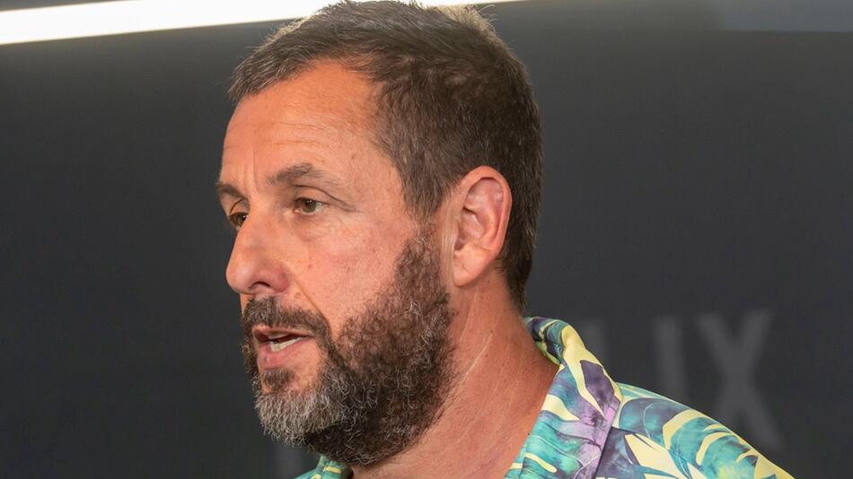 Adam Sandler würdigt in "Happy Gilmore 2" Cameron Boyce.