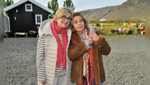 "Traumschiff: Island": Evelyn (Saskia Vester, l.) und Antonia (Michaela May) treffen nach vielen ...