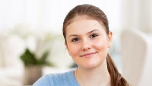 Lächelnd blickt sie in die Kamera: Zum 14. Geburtstag von Prinzessin Estelle gibt es neue ...