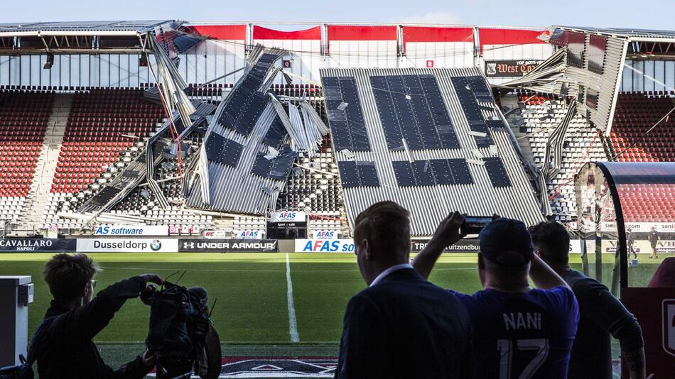 Stadiondach in Alkmaar teilweise eingestürzt