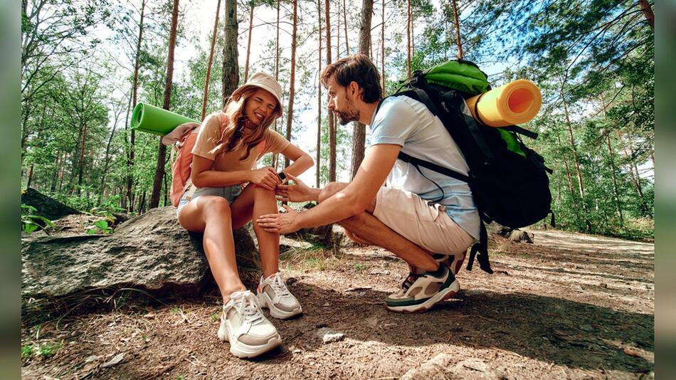Blasen, Insektenstiche und mehr: Beim Wandern kann es schnell zu kleinen Blessuren kommen.