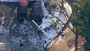 Absturz mitten in Wohngebiet: Selbstgebauter Flieger knallt auf Hausdach – Pilot hat Glück