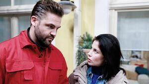 "Unter uns": Sina (r.) gibt Bambi für seinen finalen Einsatz die Sicherheit, ihm vollkommen zu ...