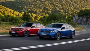 Zwei BMW 3-Modelle auf einer Straße