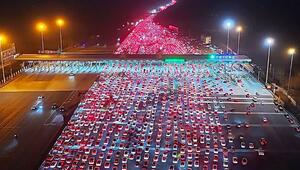 Mega-Stau: Tausende Autos blockieren Chinas größte Mautstelle