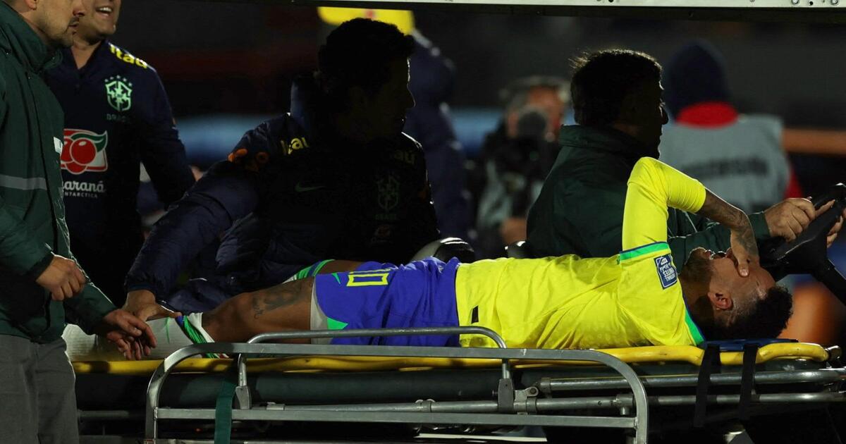 Brasilien Unter Schock Neymar Erleidet Schwere Knieverletzung Gmx At