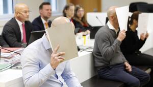 Die Angeklagten machten von ihrem Aussageverweigerungsrecht Gebrauch