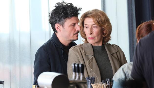 Adele Neuhauser und Manuel Rubey in "Makellos - Eine kurze Welle des Glücks"