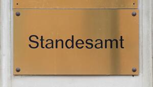 "Standesamt" steht auf einem Schild am Rathaus
