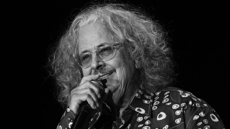 Mark Volman bei der Happy Together Tour 2019, einem jährlichen Sixties-Musikfestival, auf der Bühne.