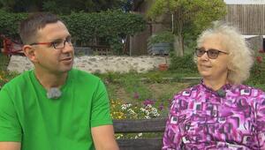 Bauer Thomas fragt seine Mutter um Rat.