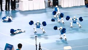 Choreo geht nach hinten los: Rückwärts-Salto zerstört Roboter-Formation