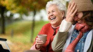 Seniorin Frau lachen