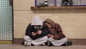 Zuflucht U-Bahn: Kiew meldet Toten nach russischen Luftschlägen auf Kiew 