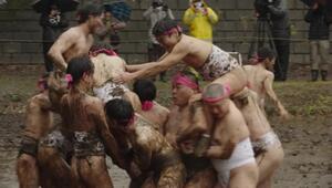 Schlamm-Ringen für Glück und Segen