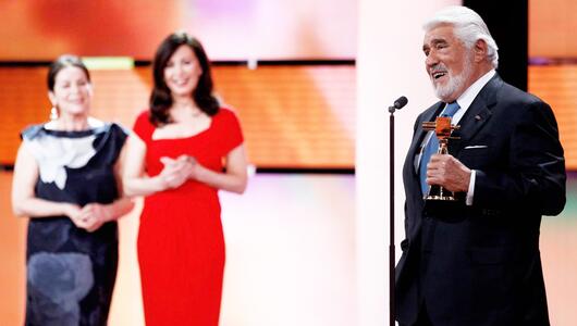 Mario Adorf erhält die Goldene Kamera