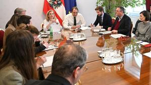 Krisensitzung unter der Leitung von Außenministerin Meinl-Reisinger