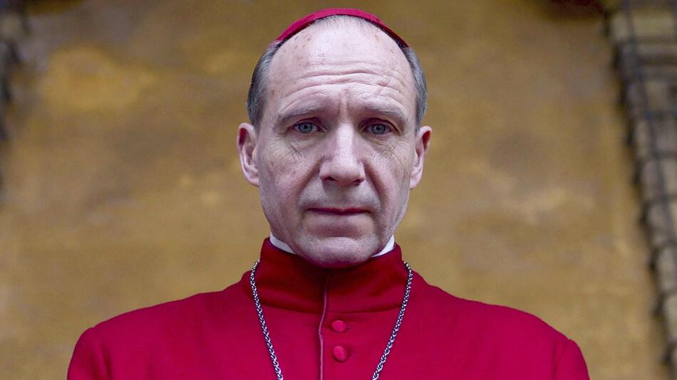 Ralph Fiennes als Kardinal Thomas Lawrence in "Konklave".