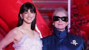 Anne Hathaway (l.) und Meryl Streep kehren für die Fortsetzung von "Der Teufel trägt Prada 2" in ...
