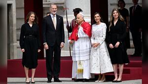 Der Papst wurde in Spanien von der Königsfamilie empfangen.